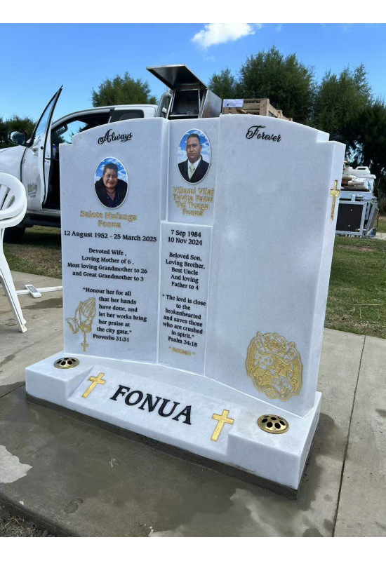 Winged Headstone 0180