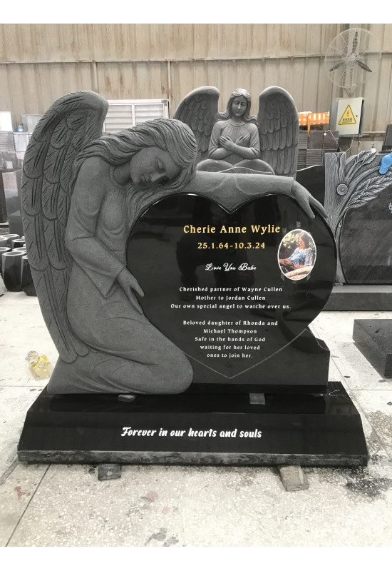 Angel with heart 0099