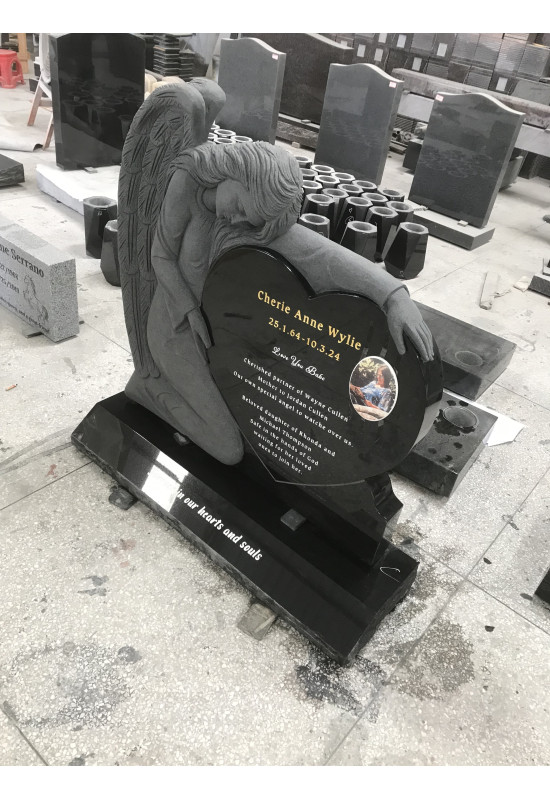 Angel with heart 0099